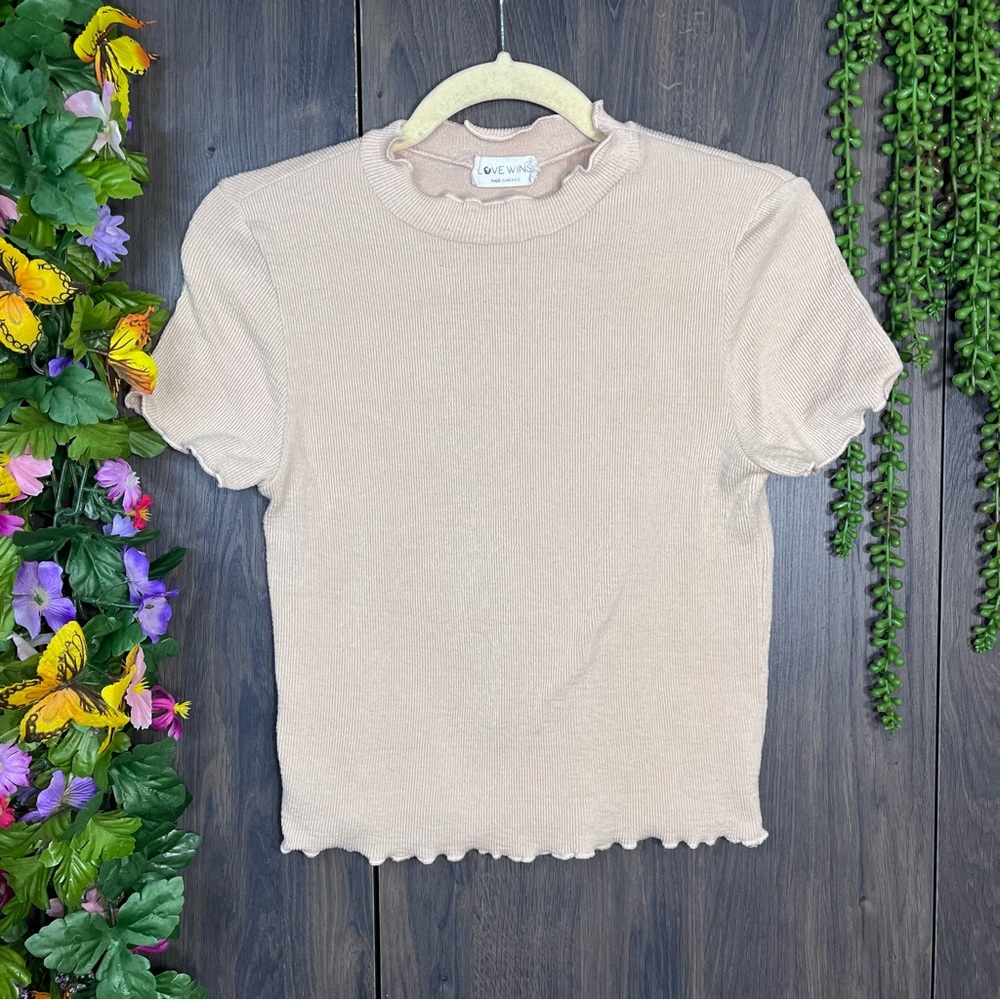 "🌸5/$25🌸Love Wins Short Sleeve Scalloped Trim Top Size XL